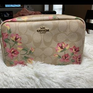 NWT Coach Boxy Cosmetic Case in Signature Canvas